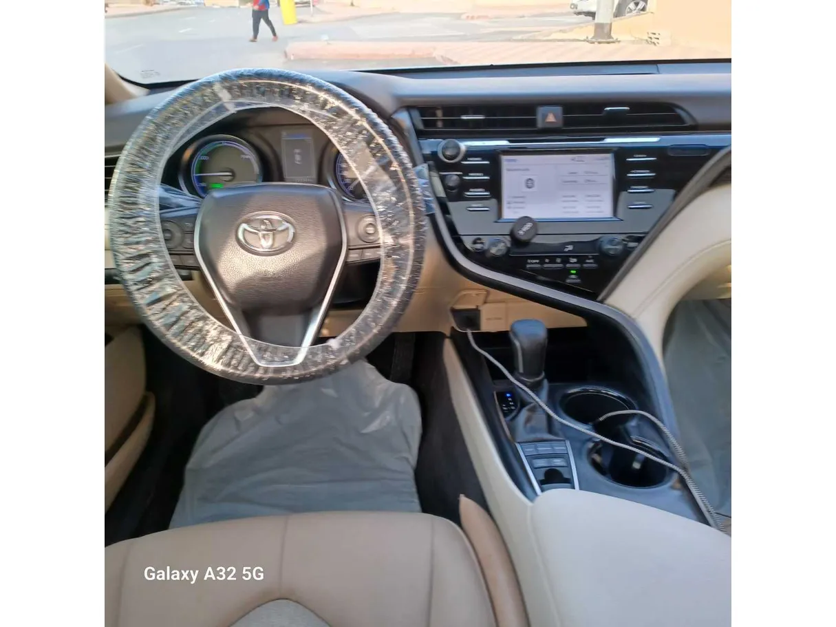 Car image 11