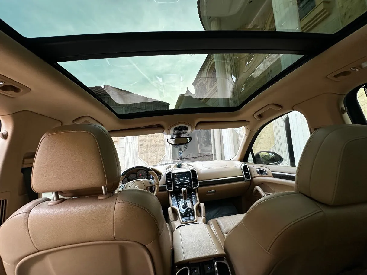 Car image 16