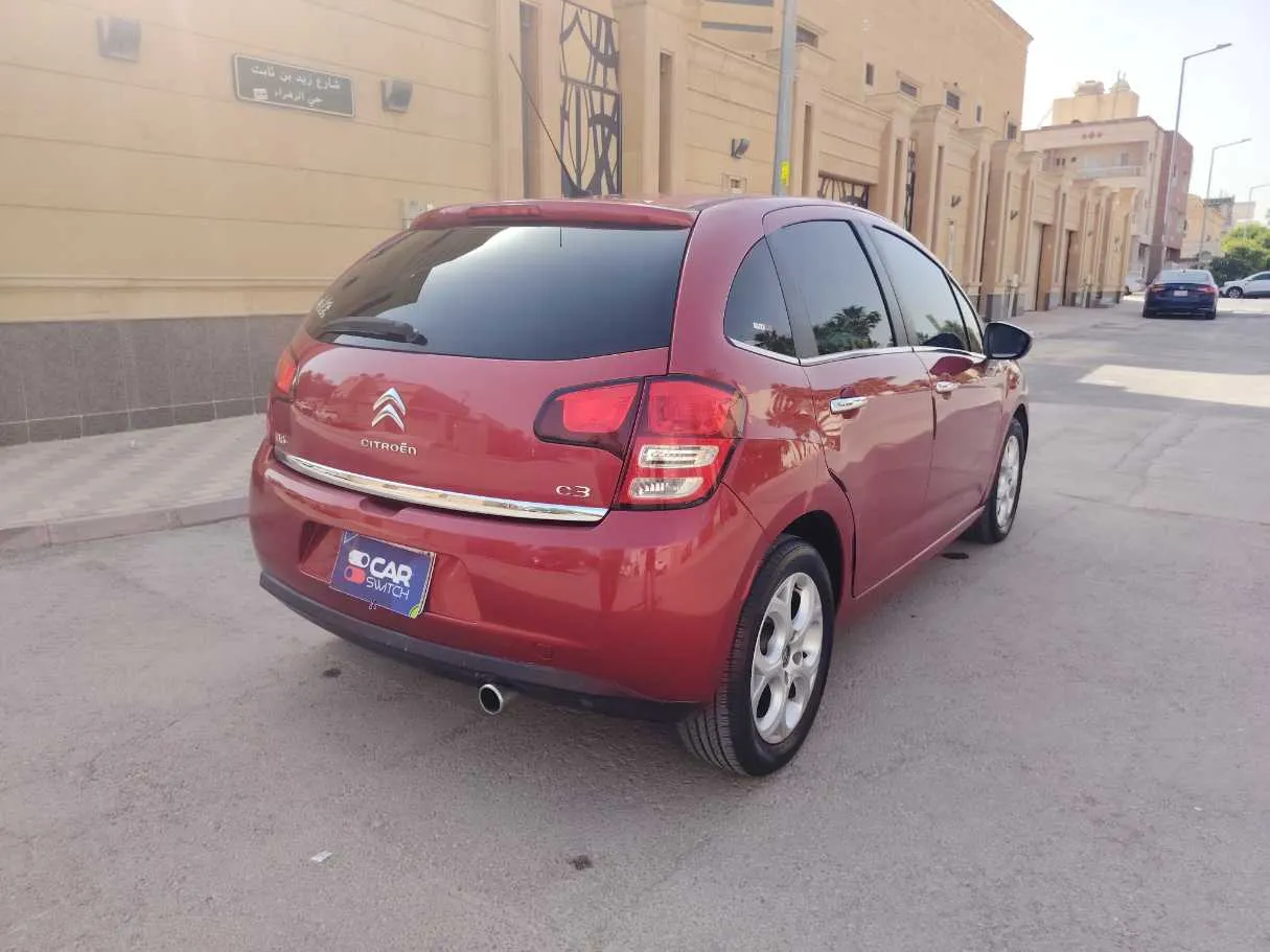 Car image 5