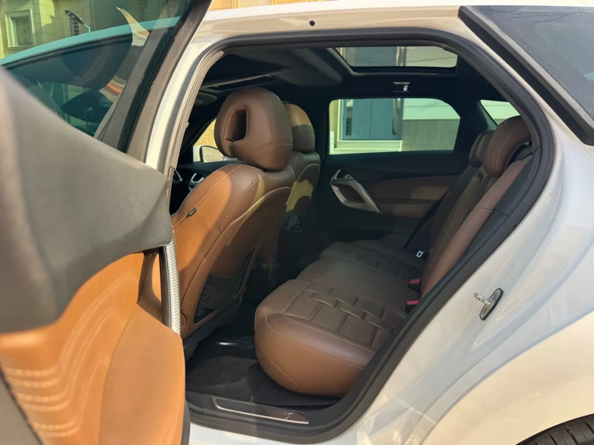 Car image 13