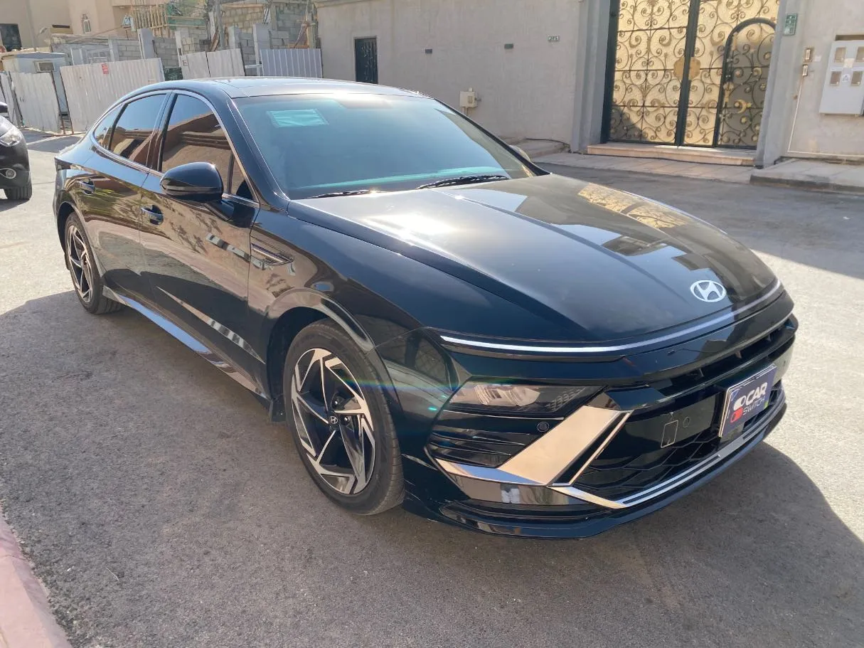 Car image 3