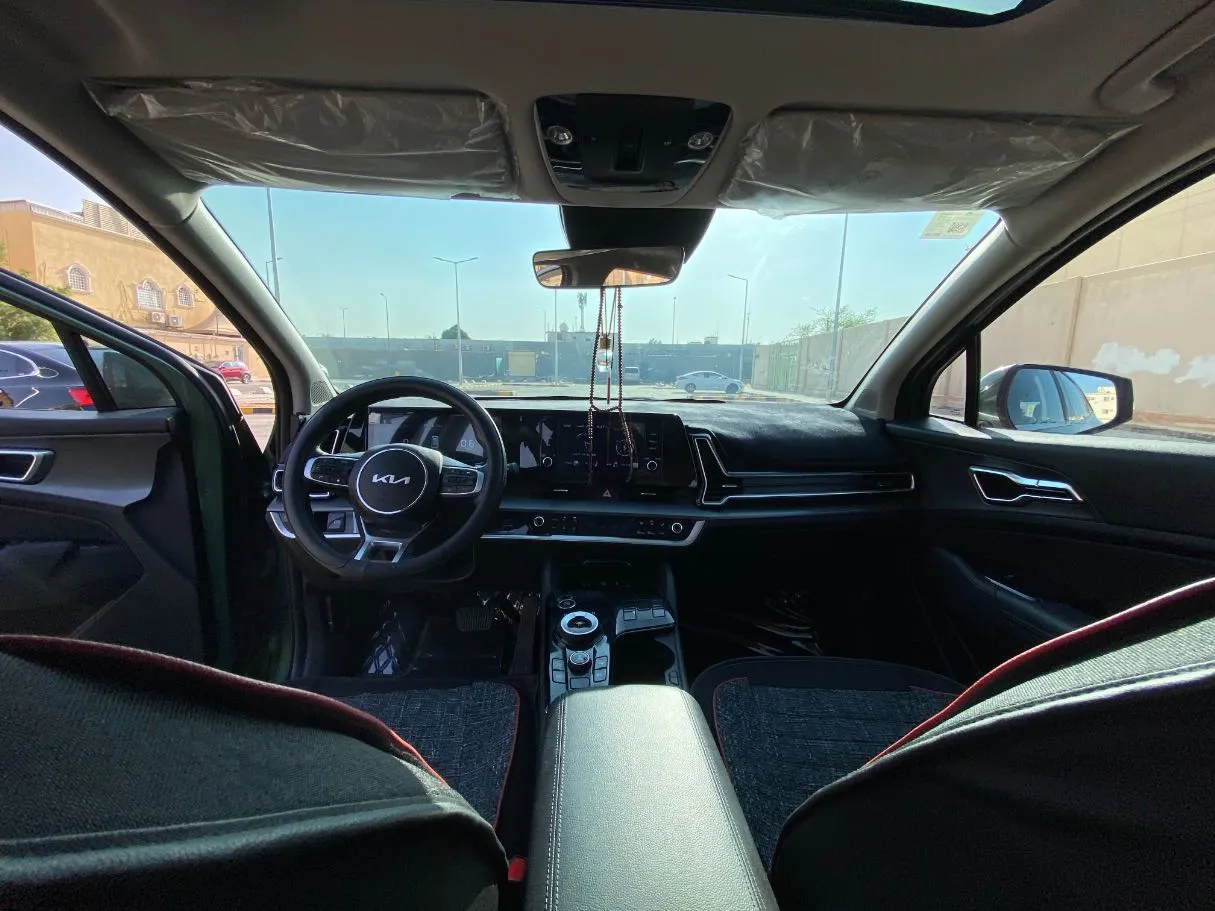 Car image 15