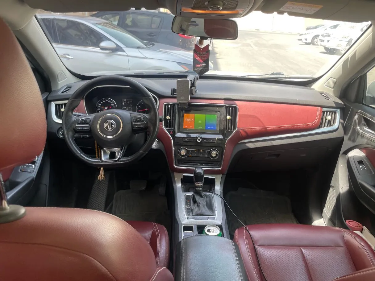 Car image 17