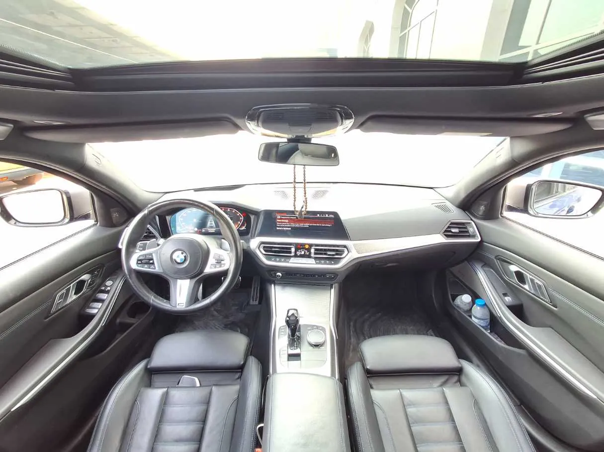 Car image 17