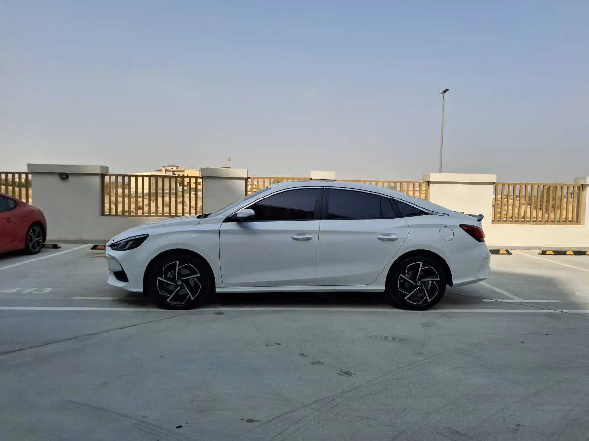 Car image 8