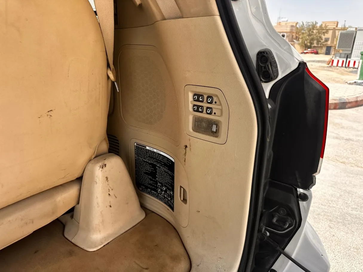 Car image 28
