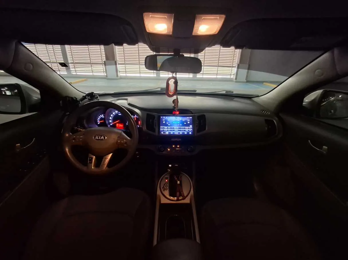 Car image 18