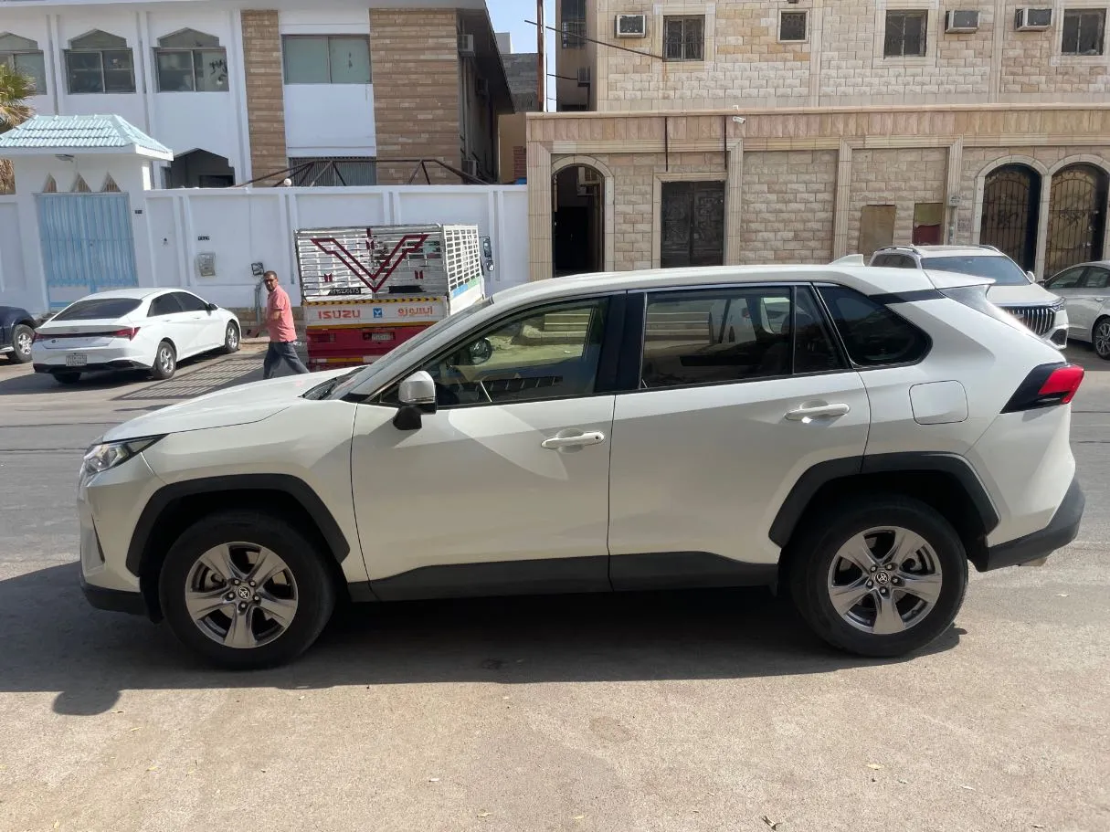 Car image 8