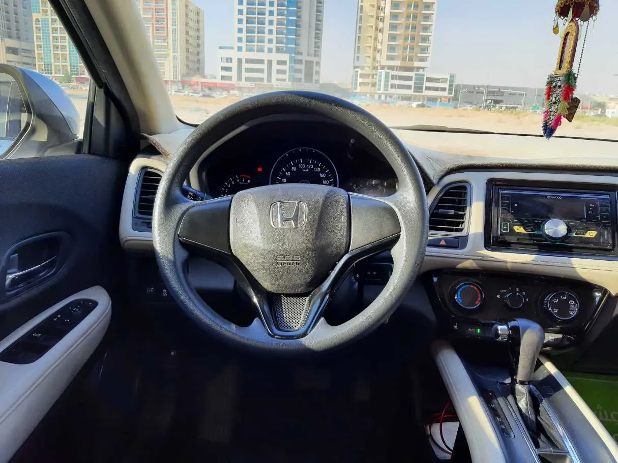 Car image 13