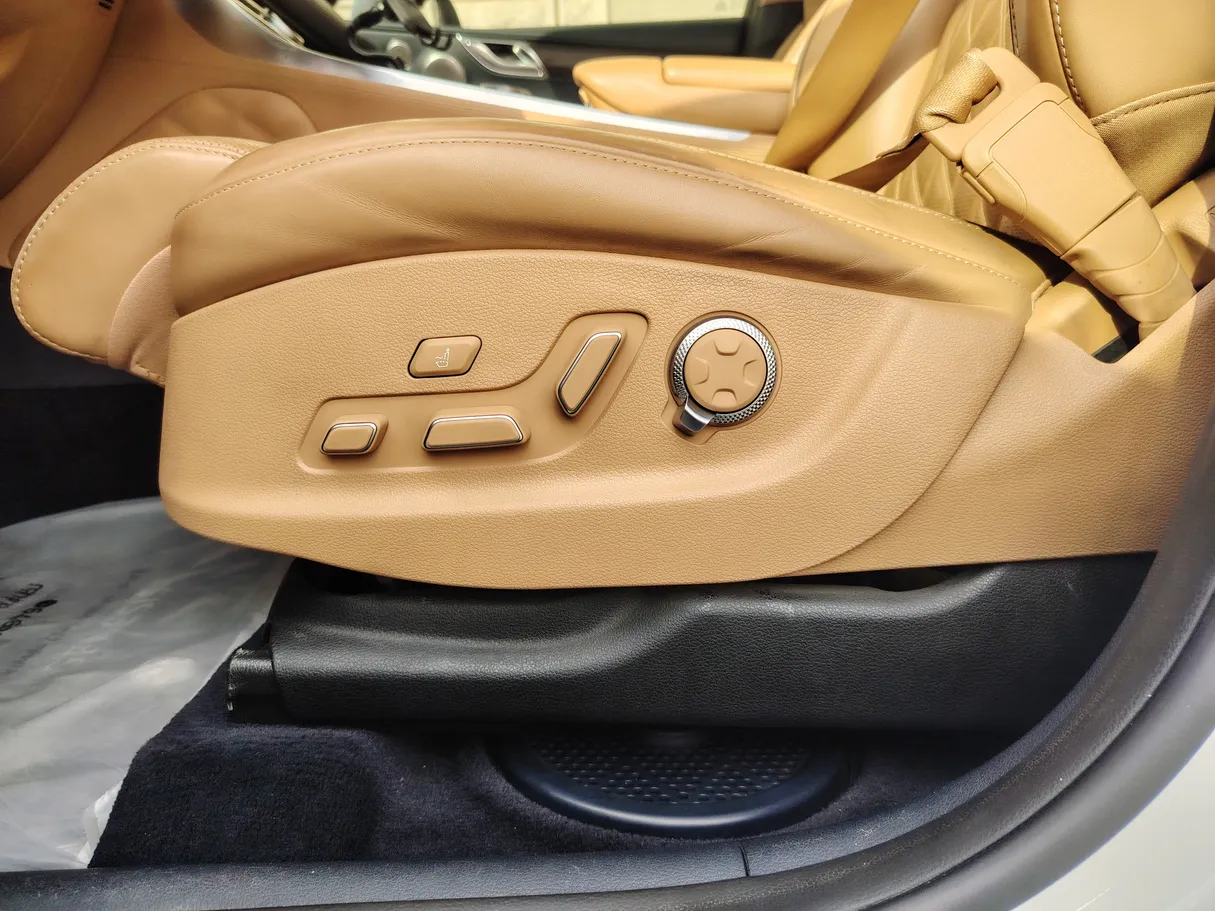 Car image 29