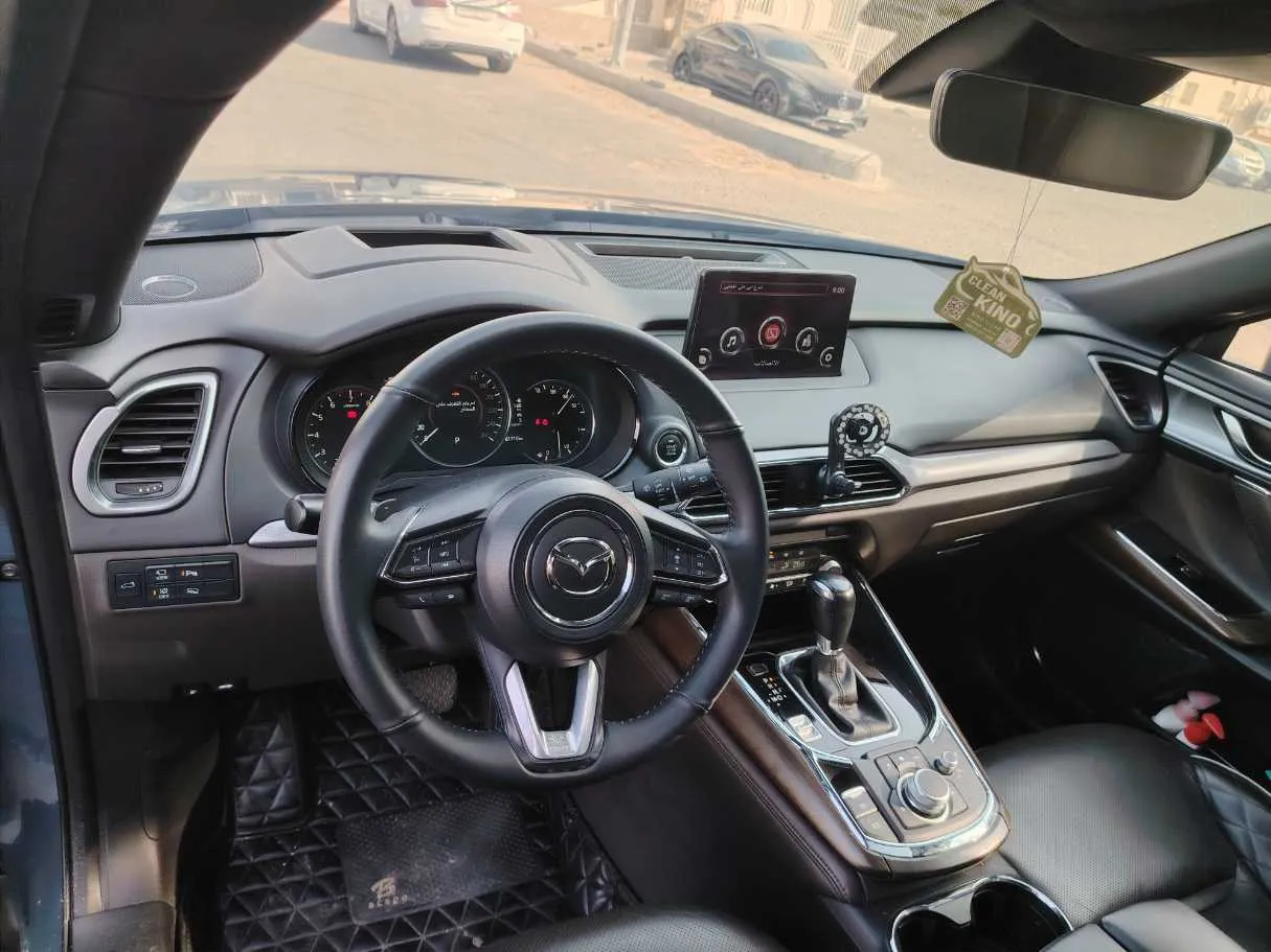 Car image 13