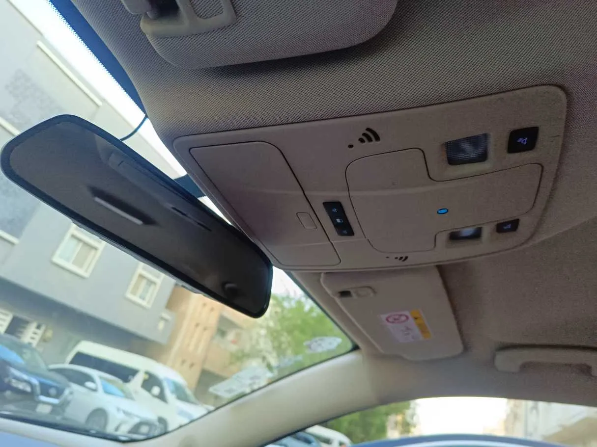 Car image 28