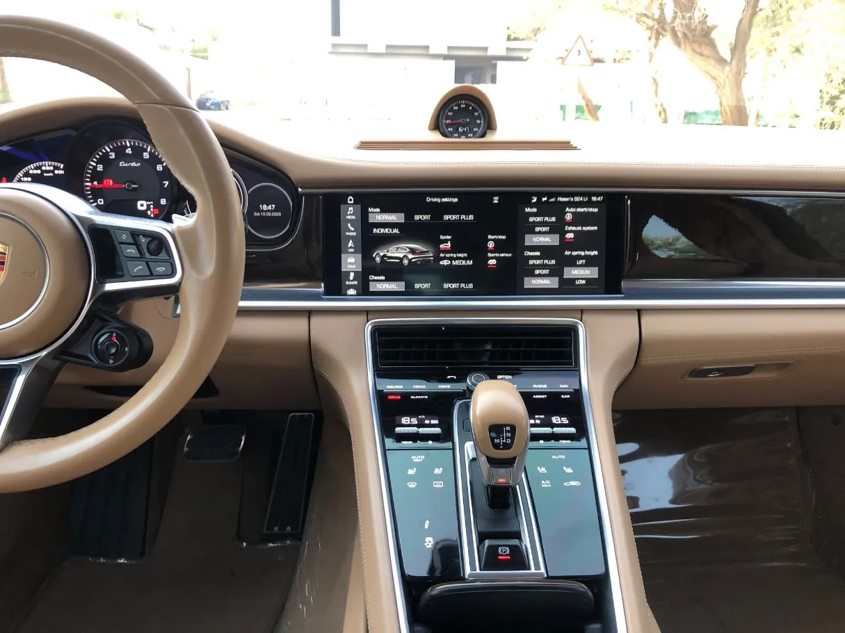 Car image 18