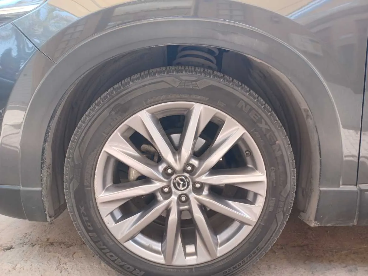 Car image 9