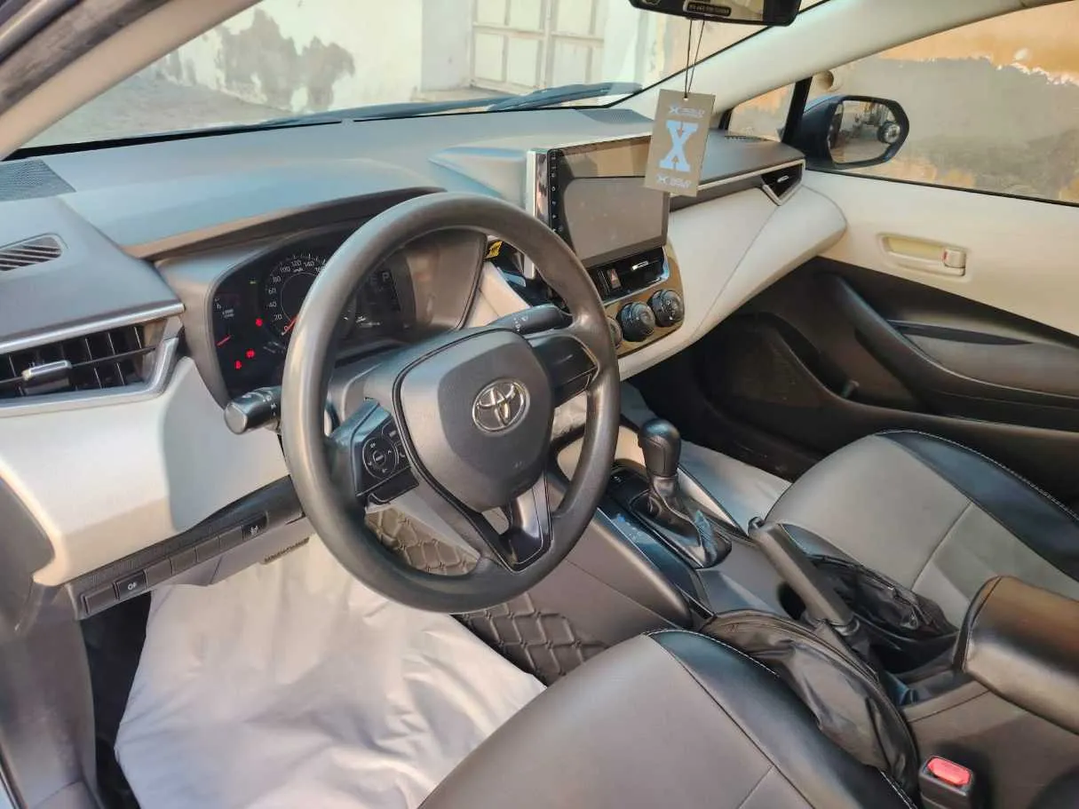 Car image 13