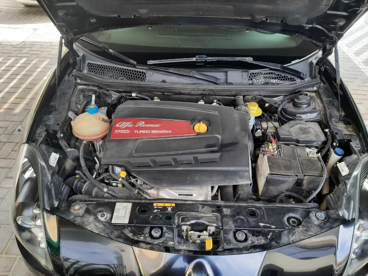 Car image 19