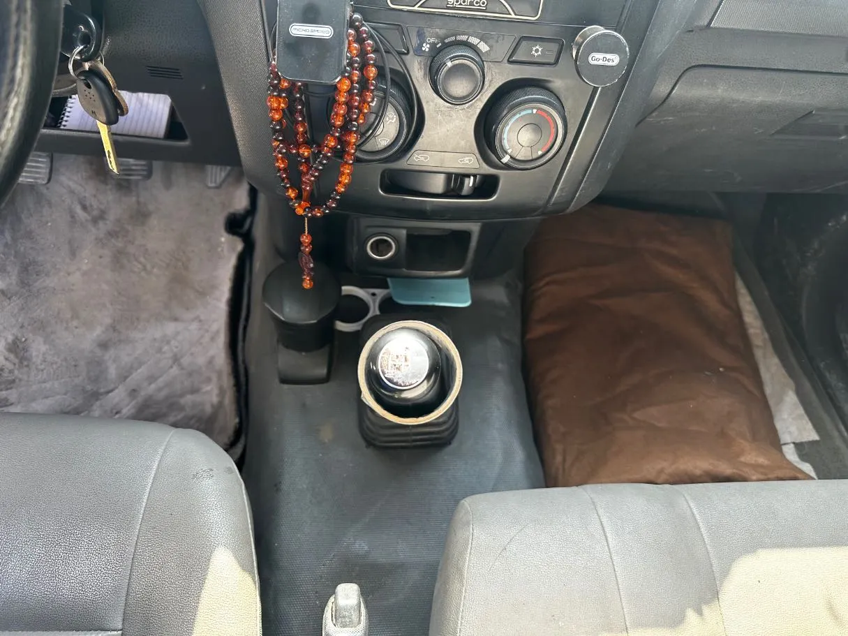 Car image 13