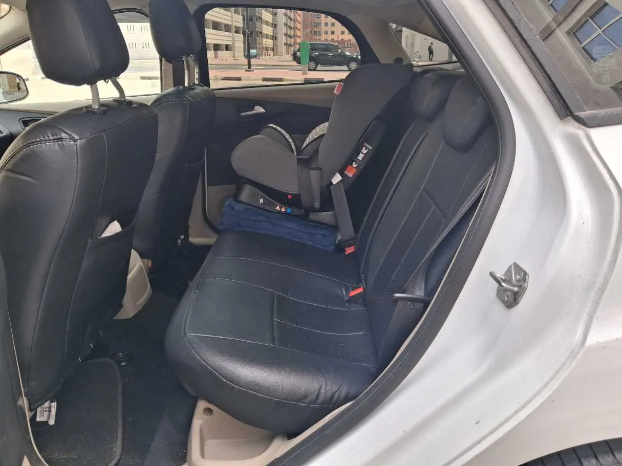 Car image 13
