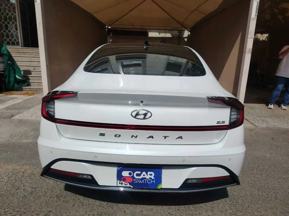 Car image 7