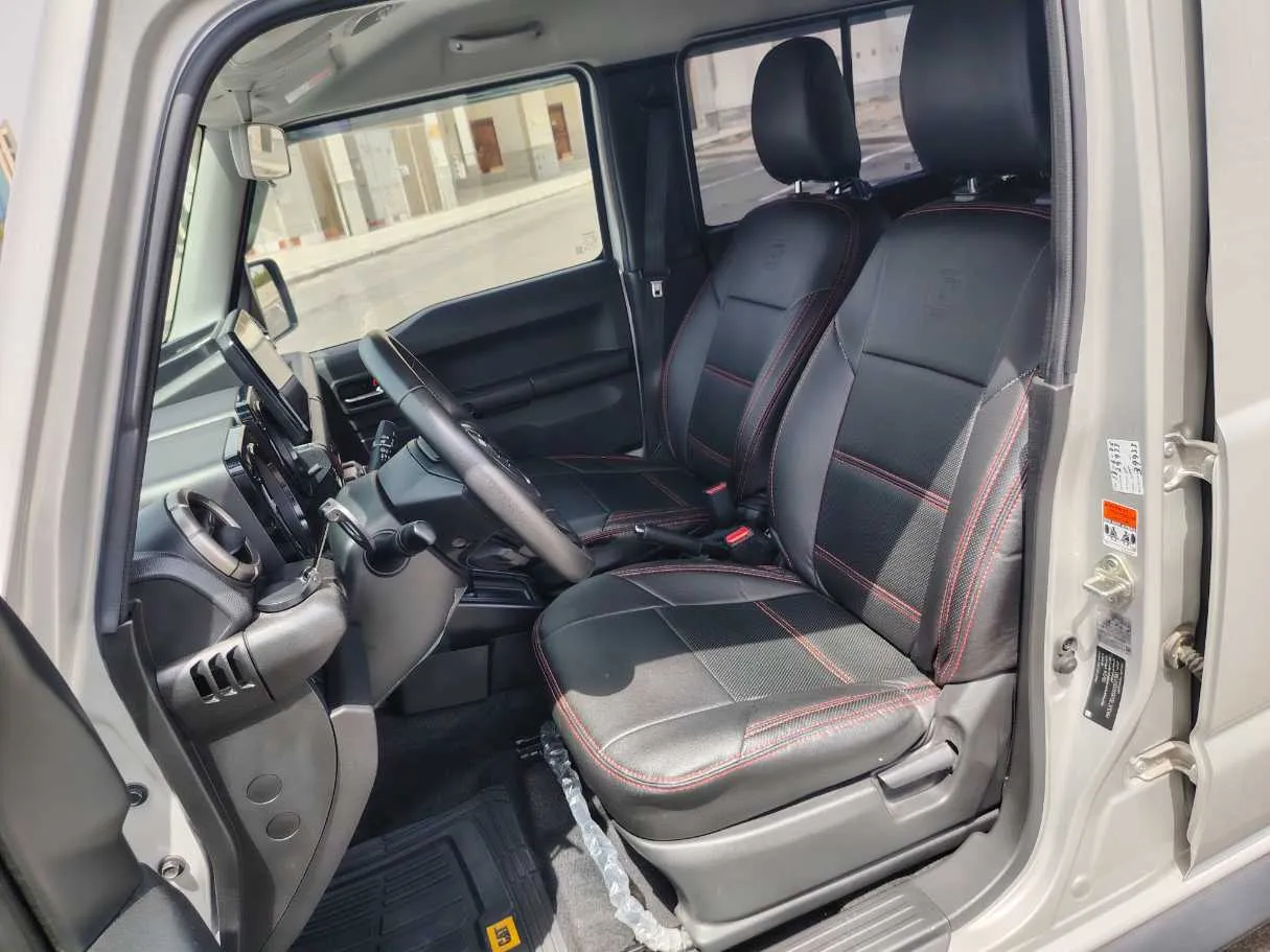 Car image 12