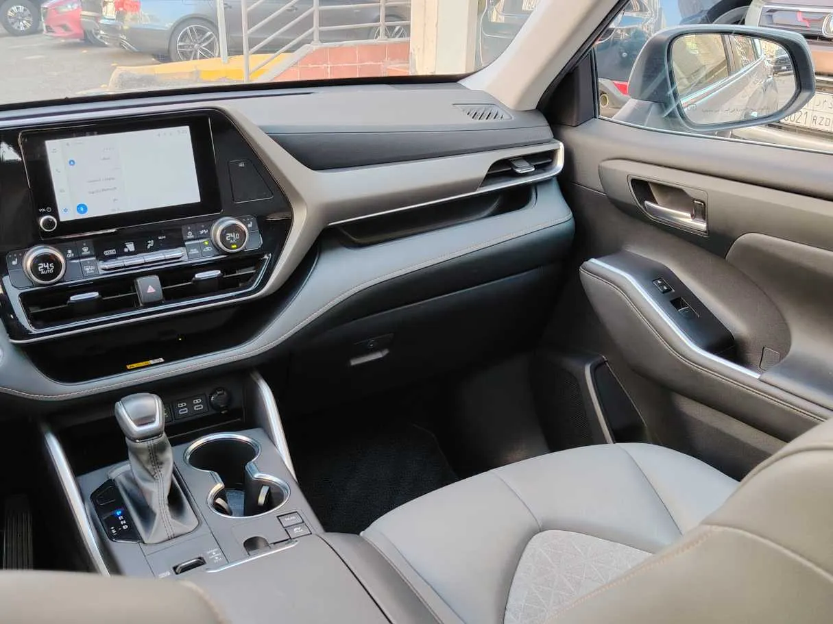 Car image 22