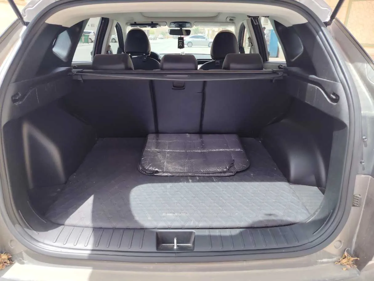 Car image 25