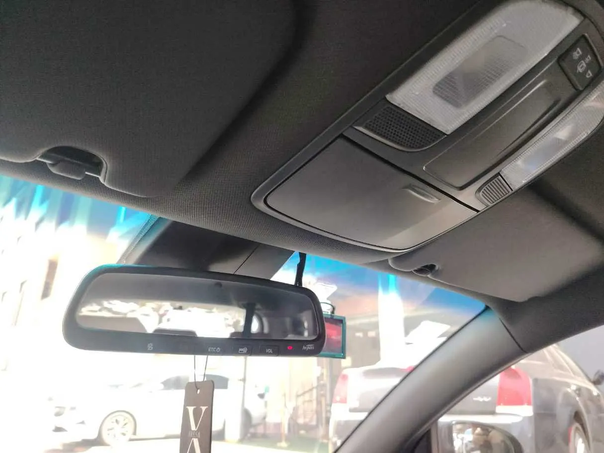 Car image 34