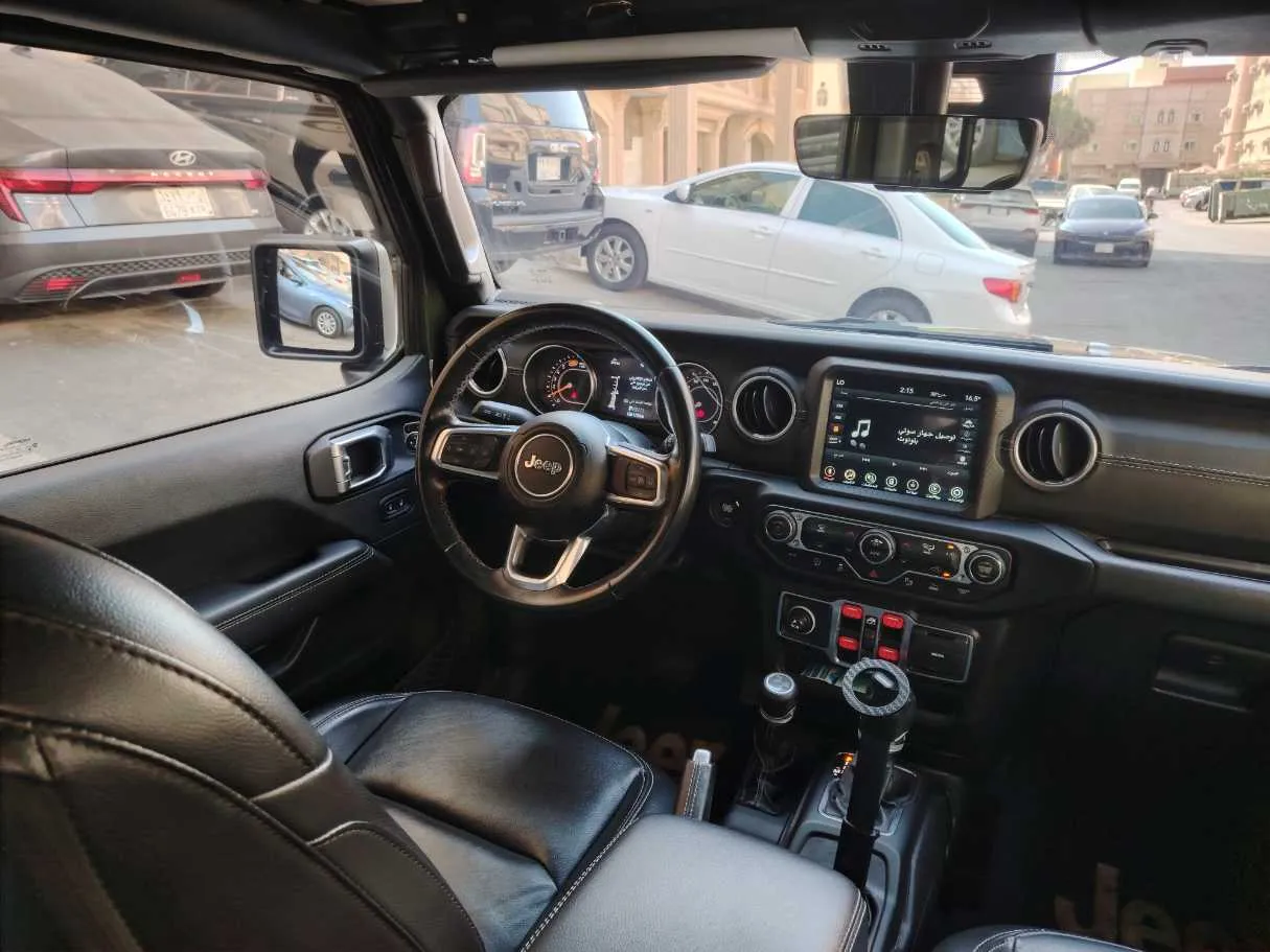 Car image 18
