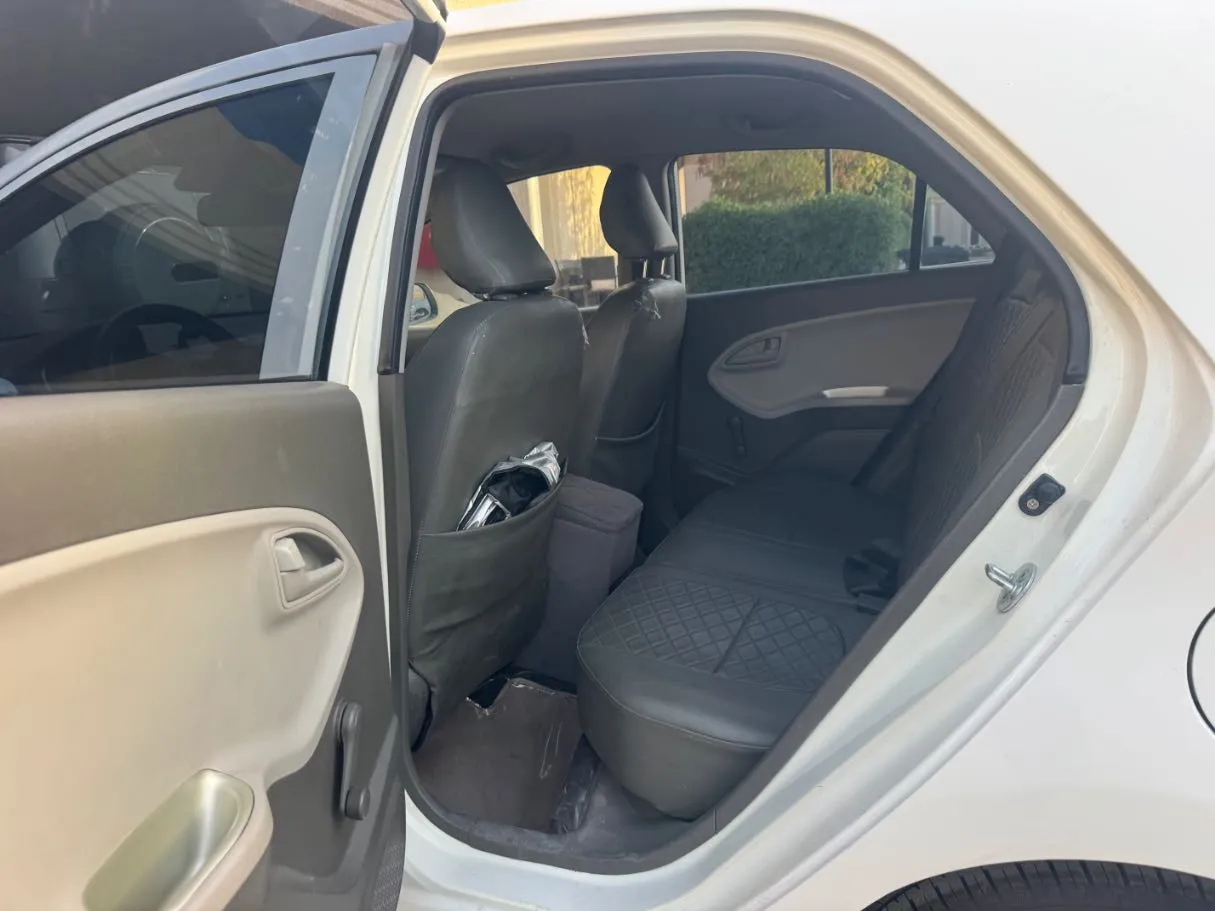 Car image 13