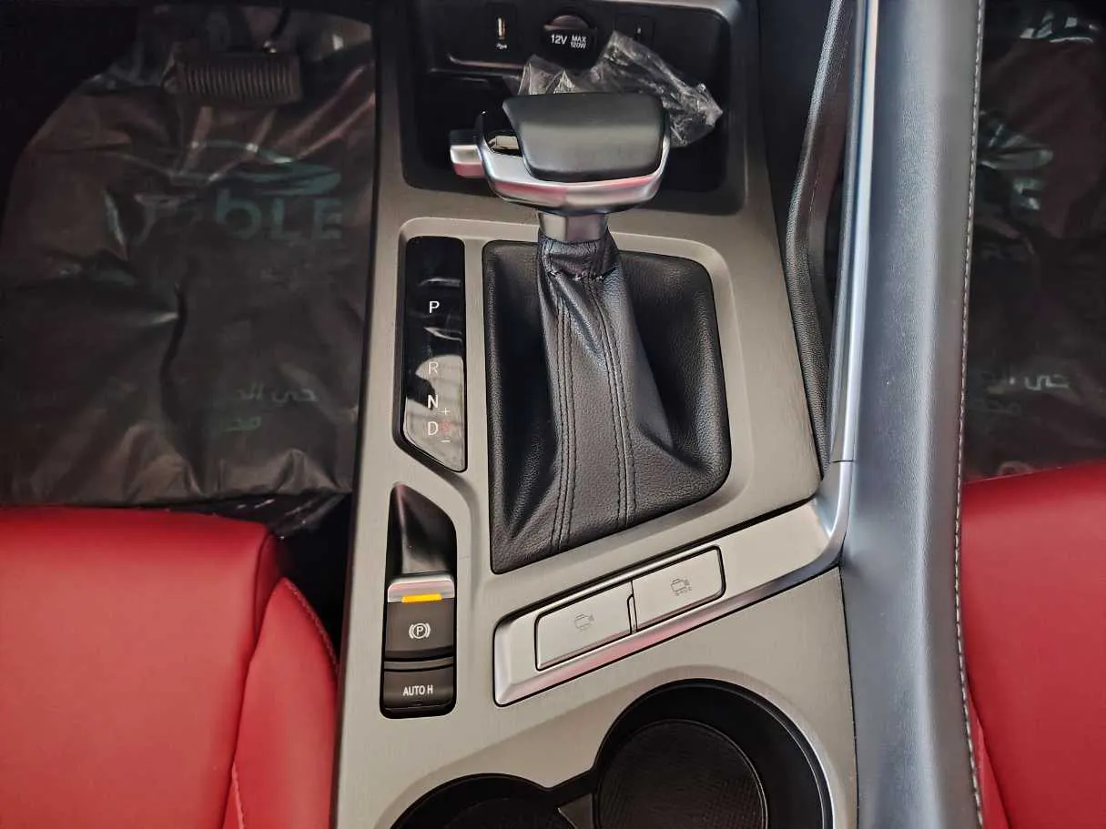 Car image 24