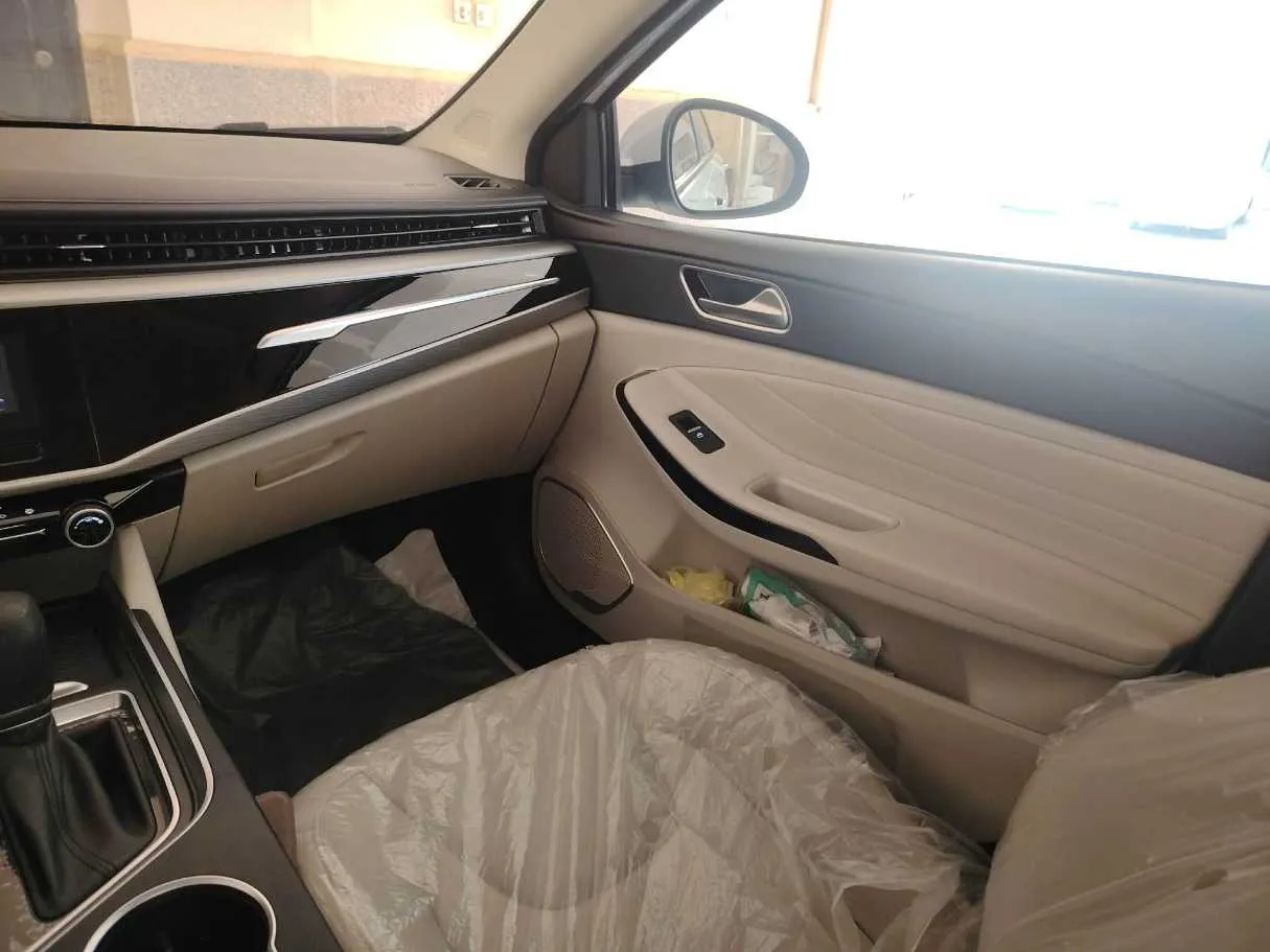 Car image 37