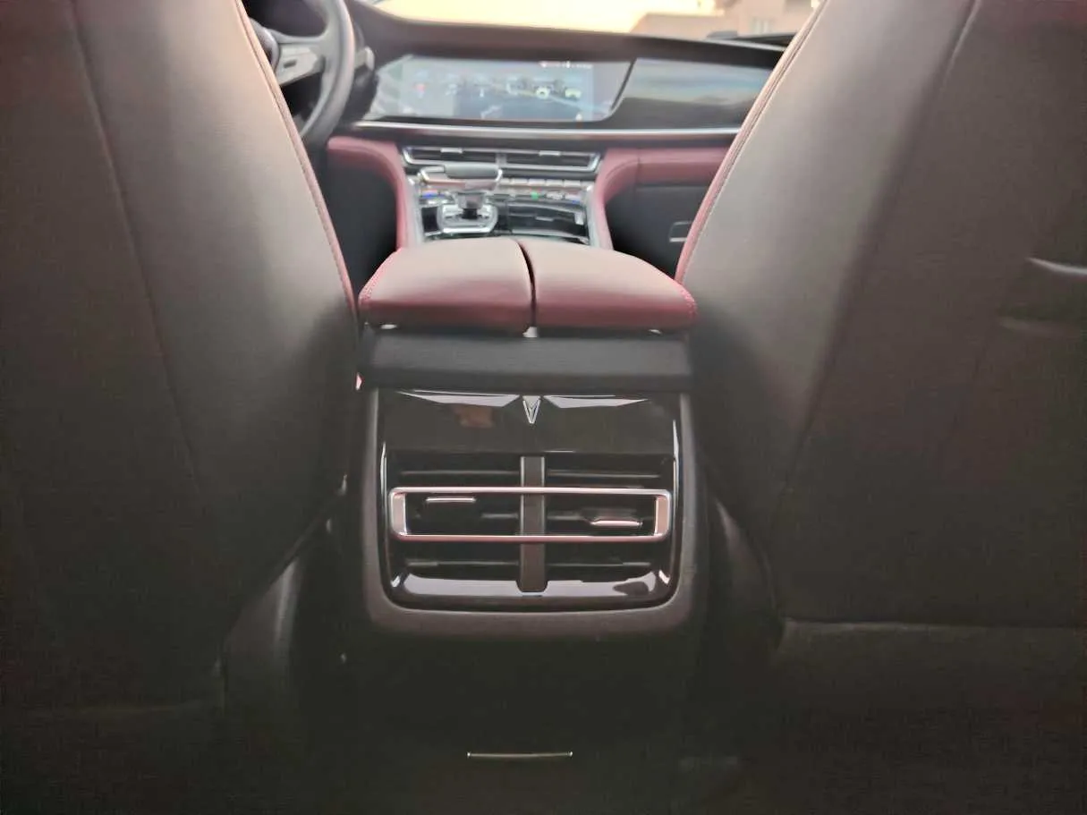 Car image 26