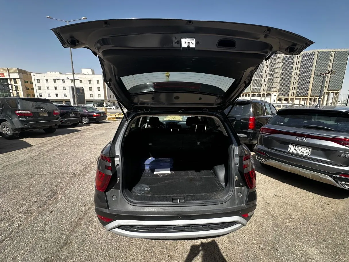 Car image 23