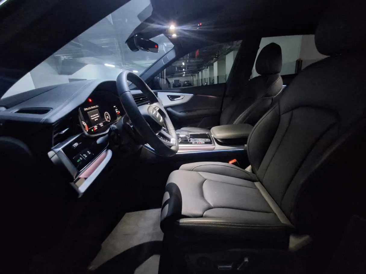 Car image 14