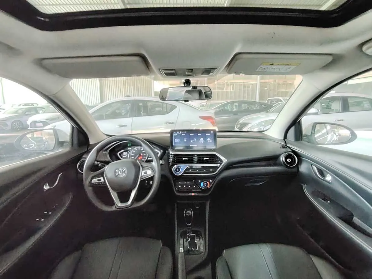 Car image 17