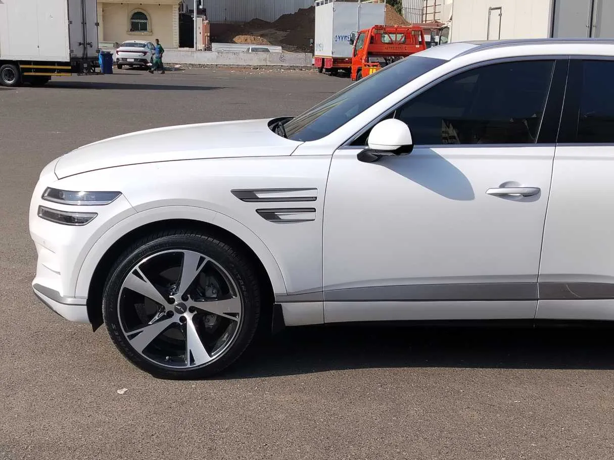 Car image 9