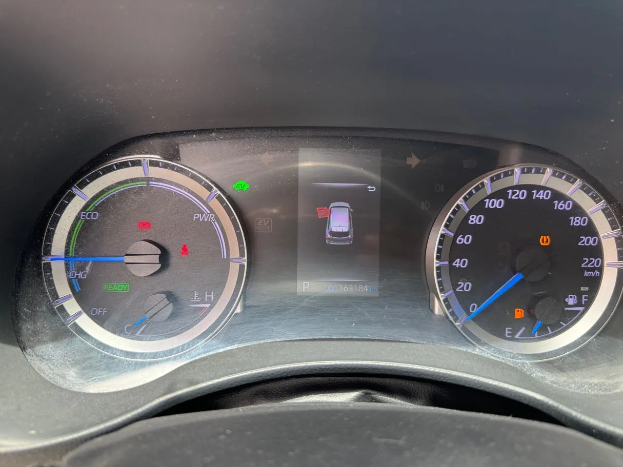 Car image 18
