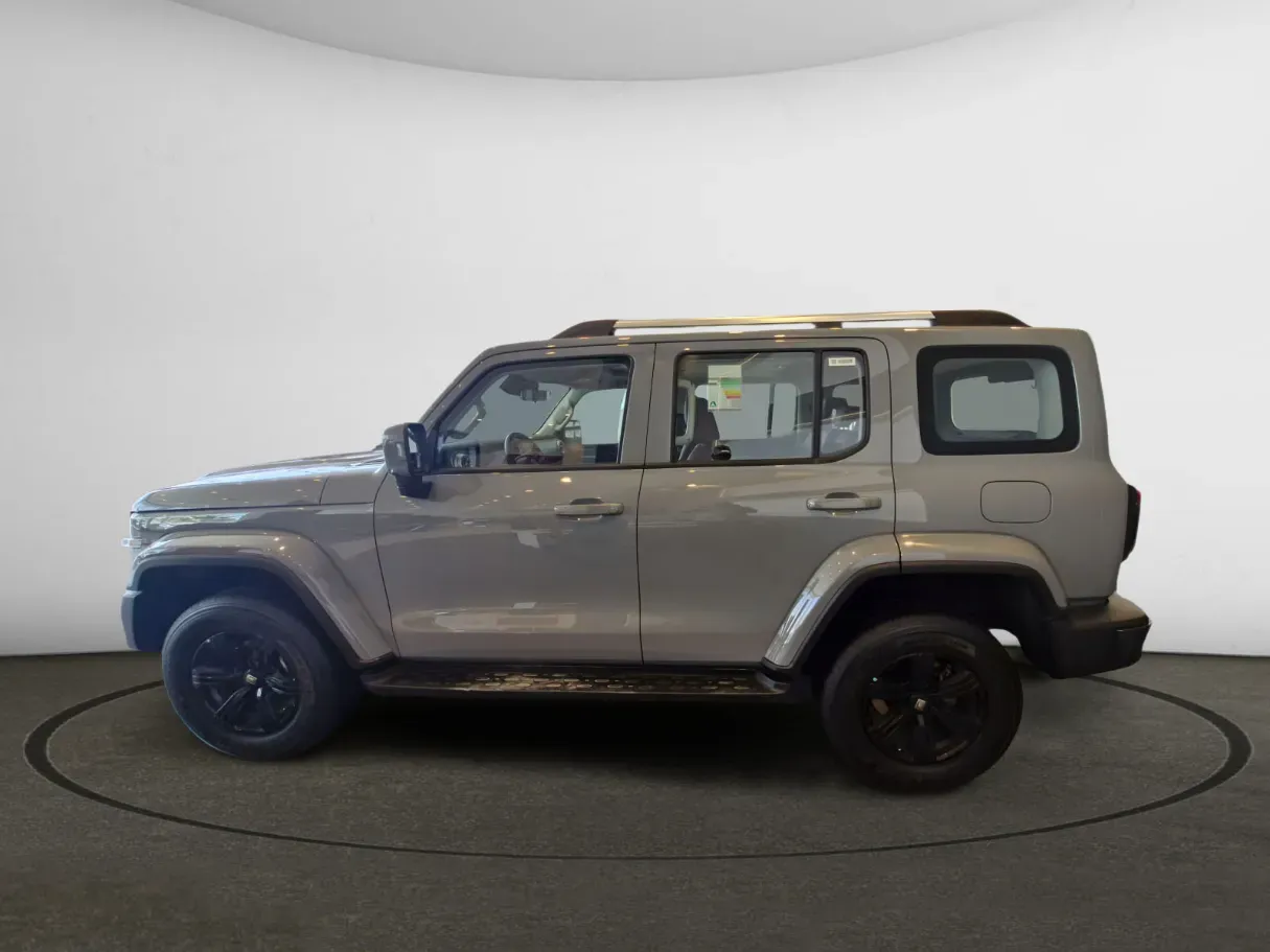 Car image 4
