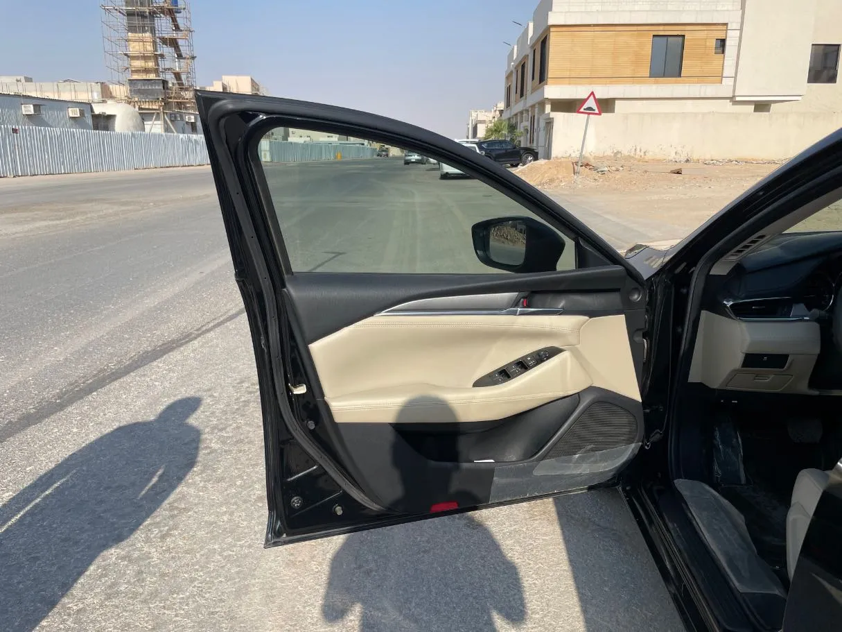 Car image 10