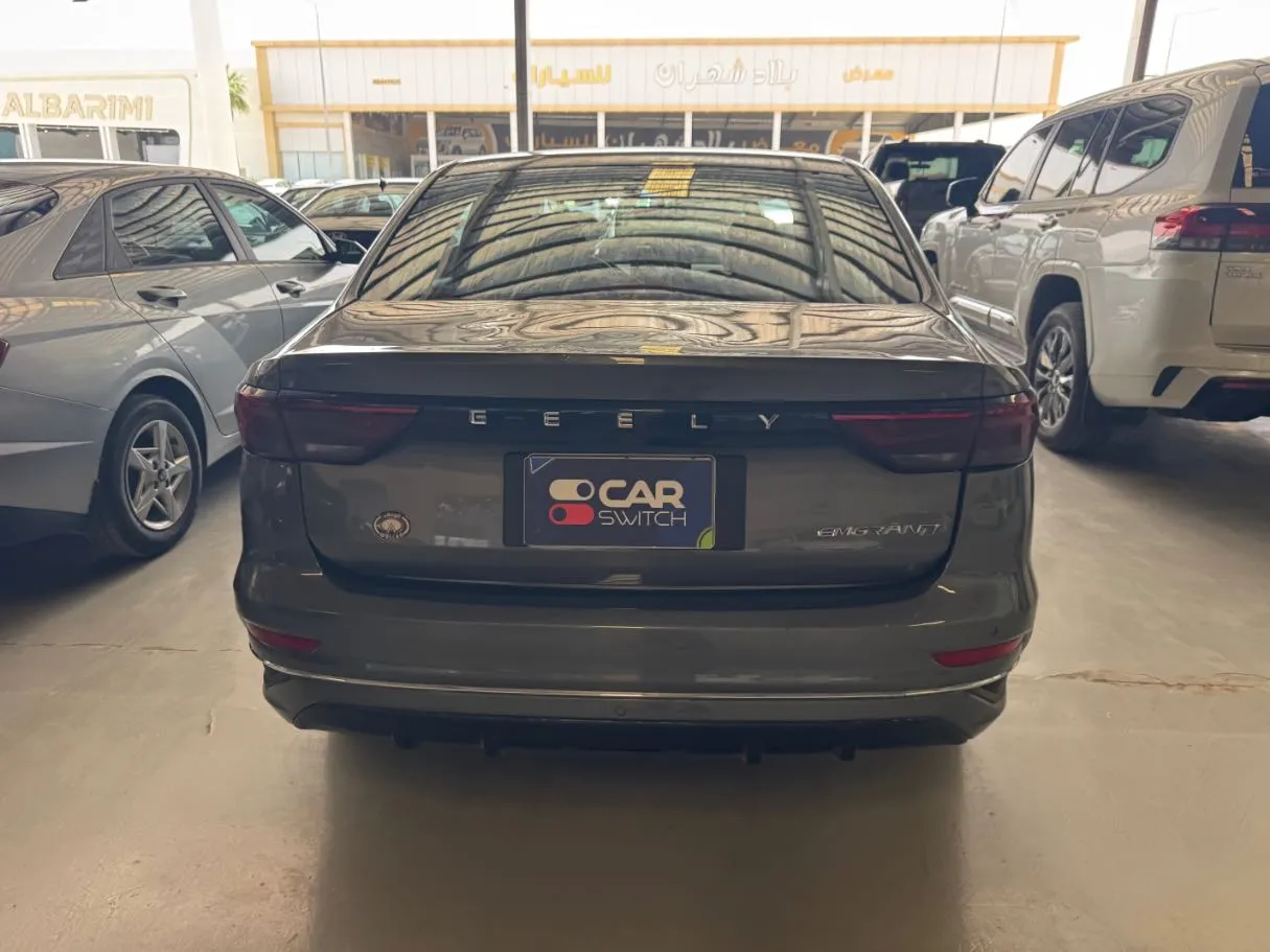 Car image 5