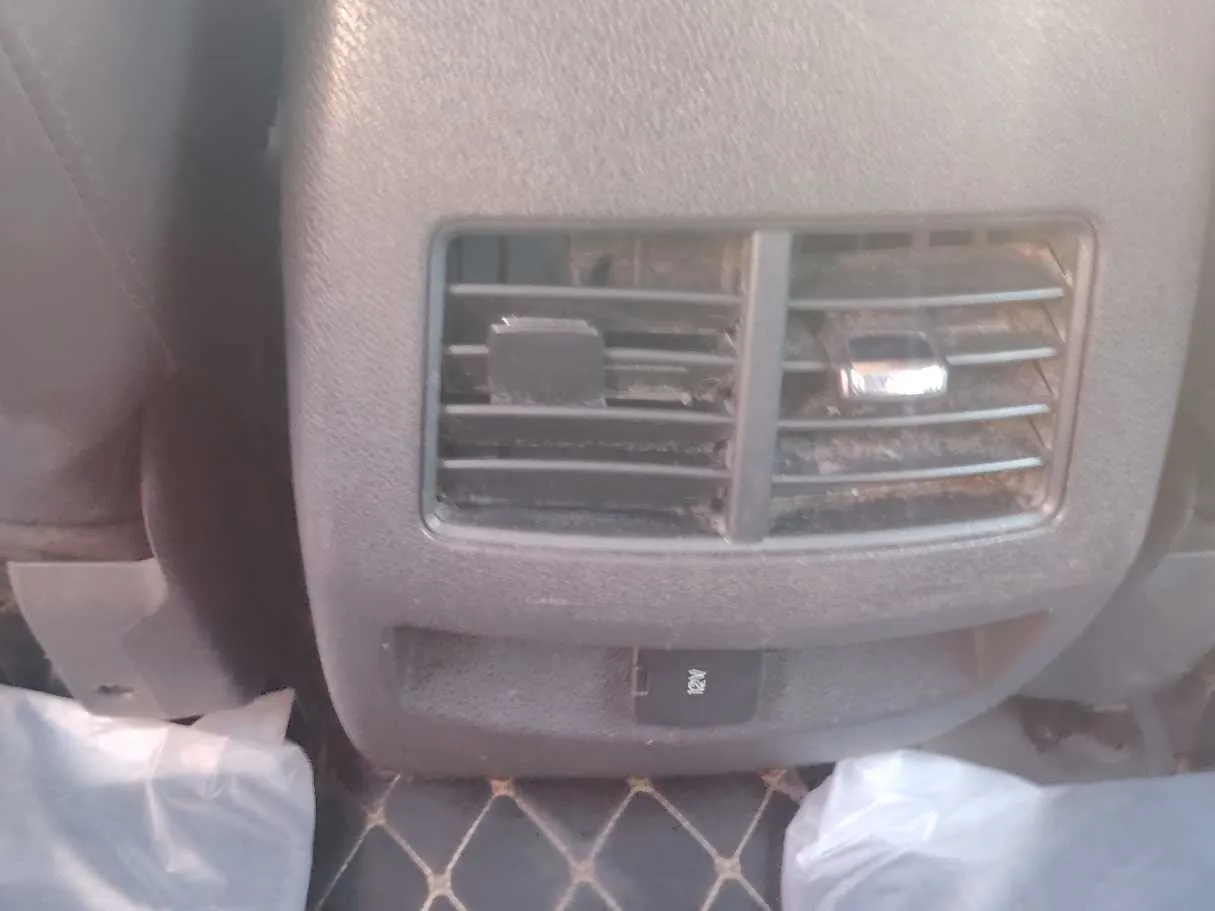 Car image 26