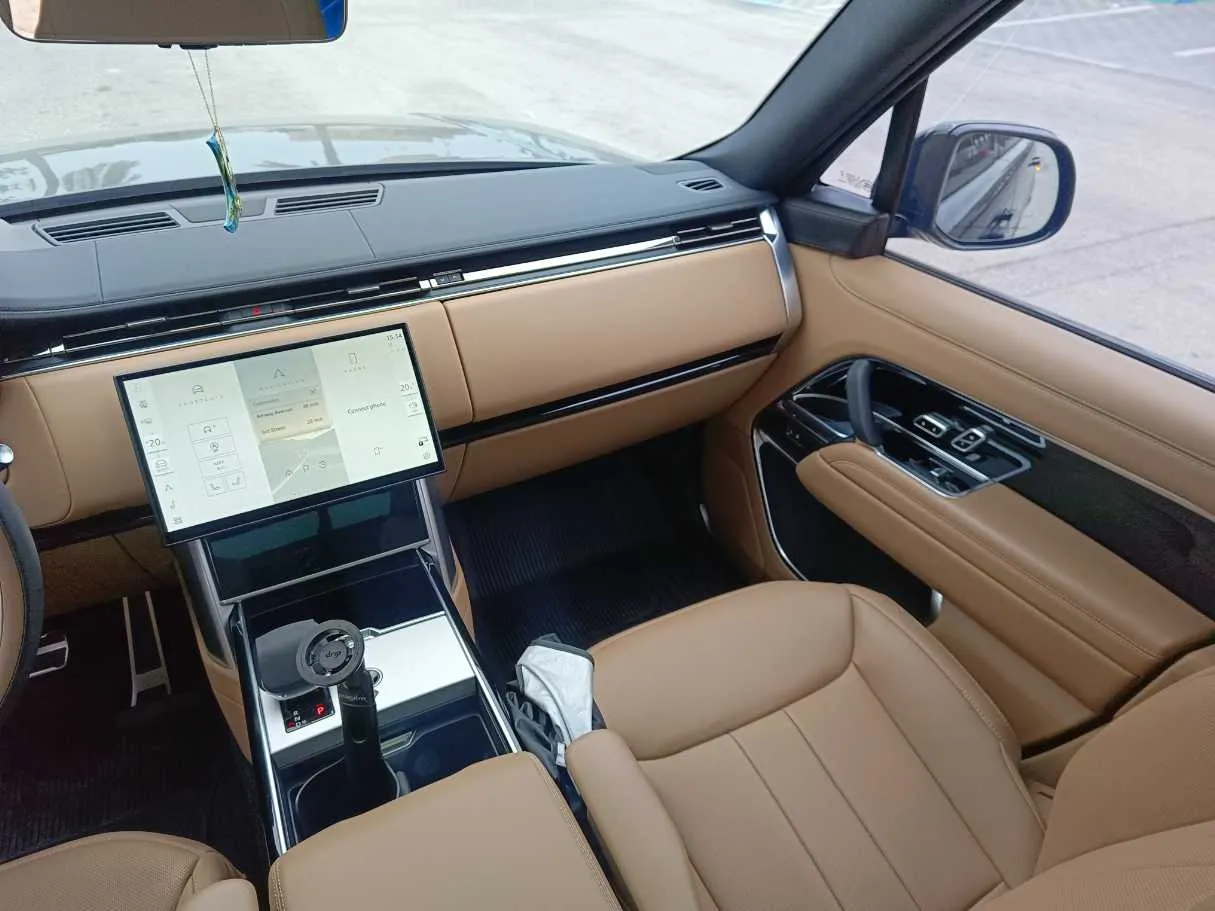 Car image 24
