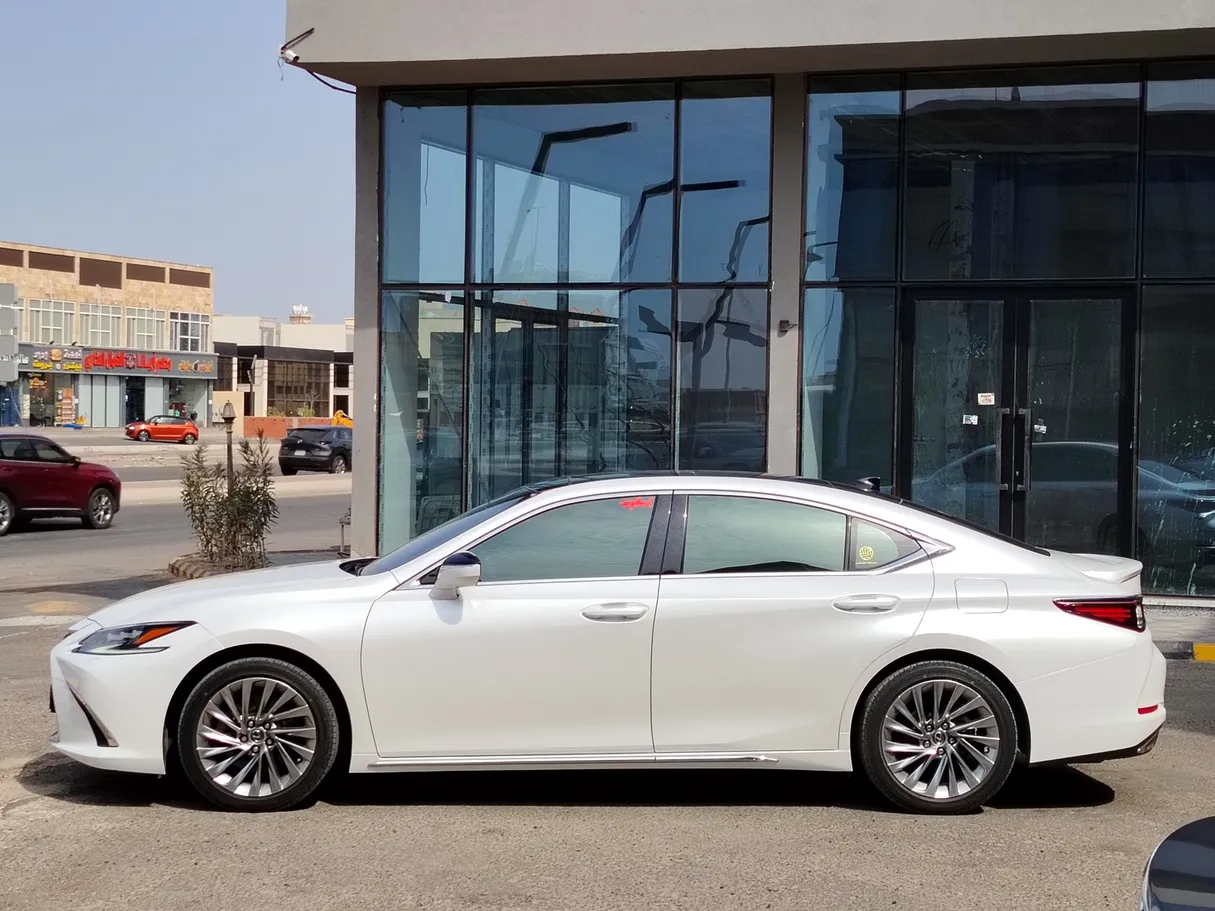 Car image 8