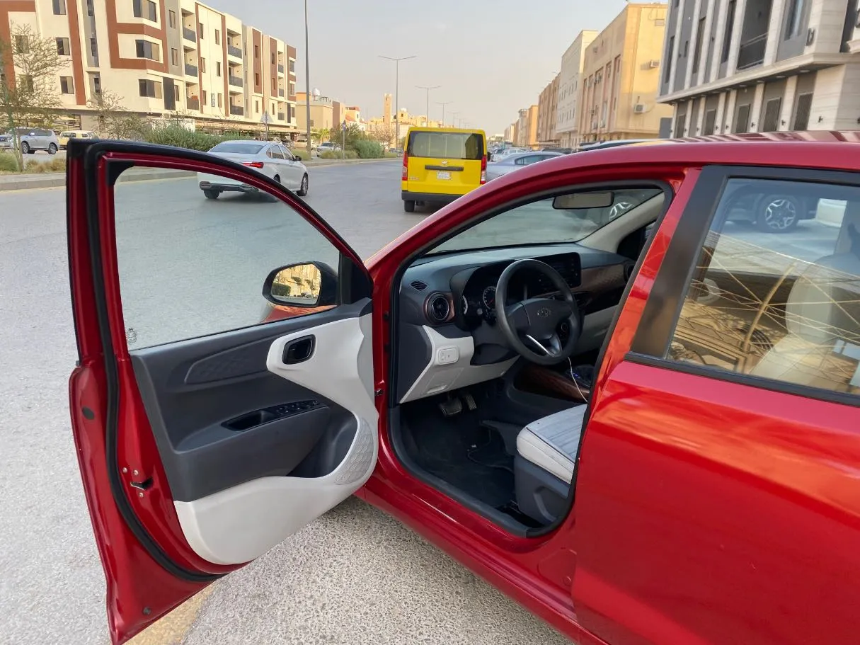 Car image 8