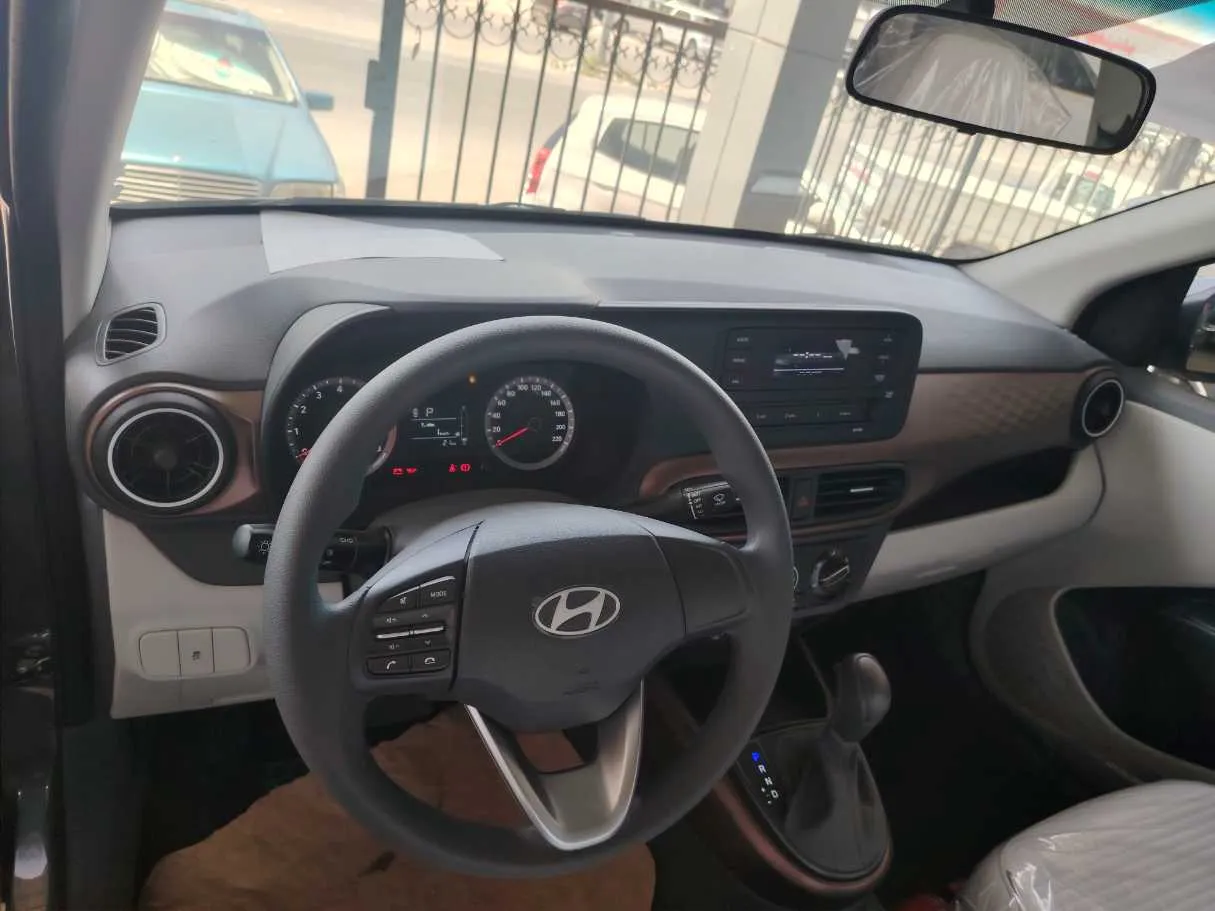 Car image 13