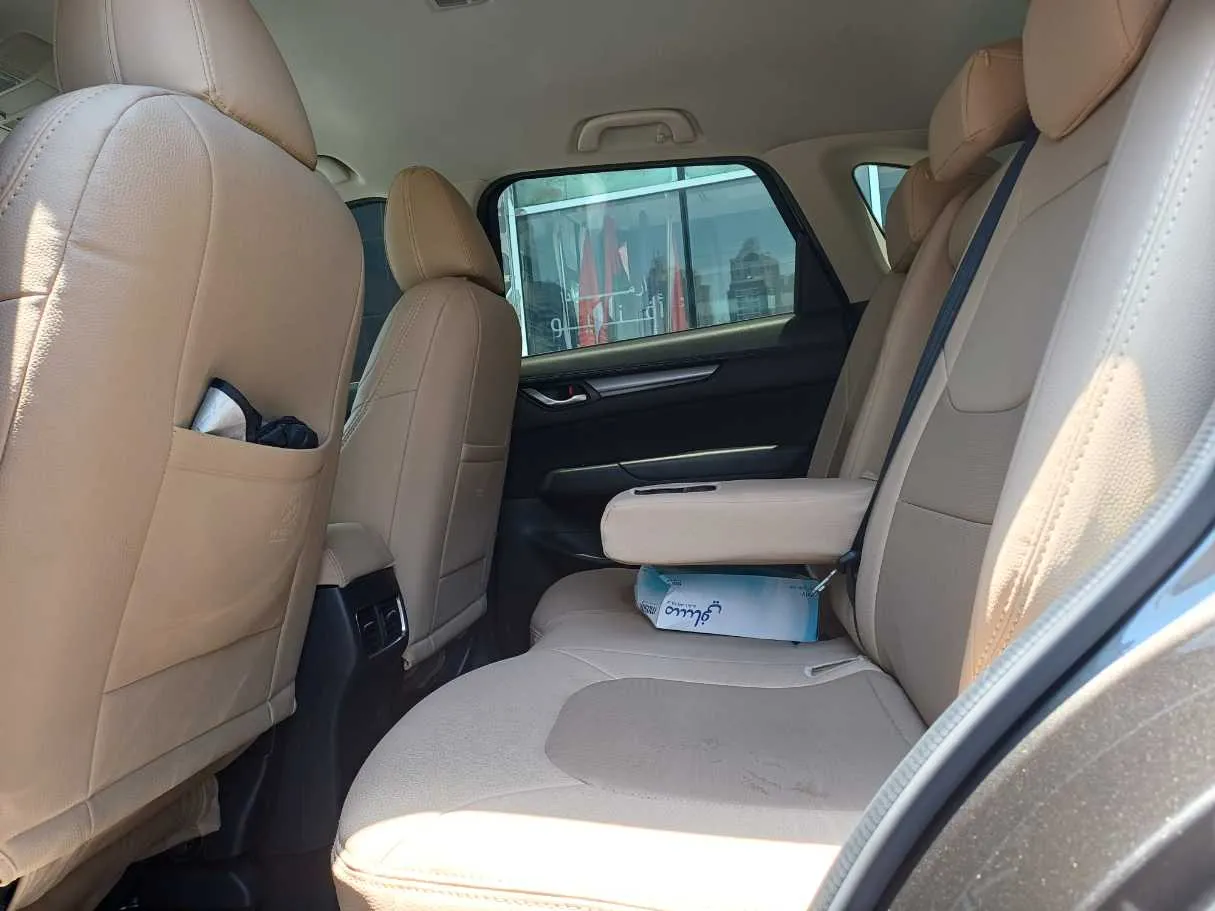 Car image 13