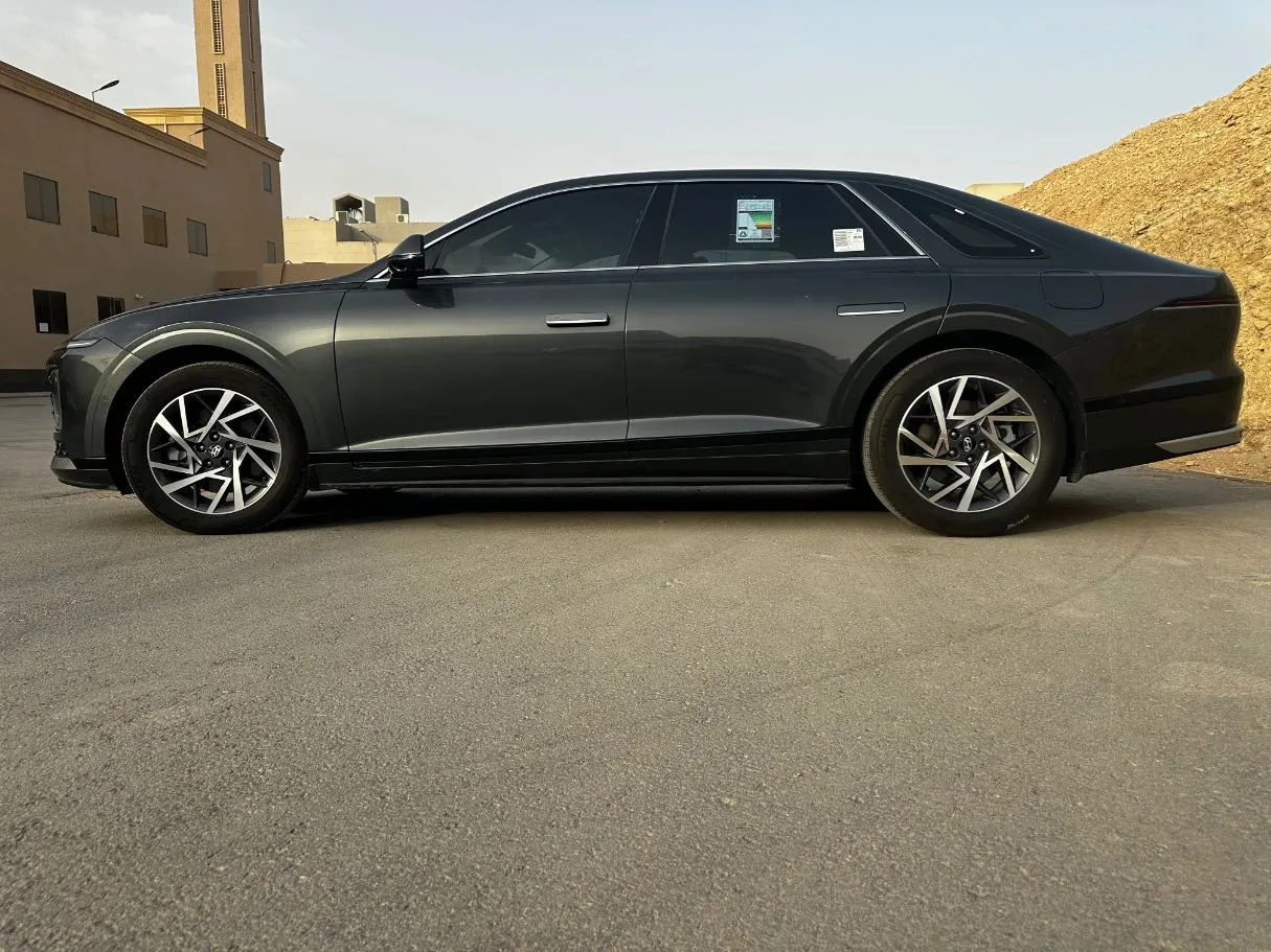Car image 8