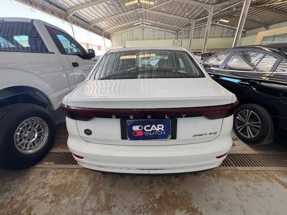 Car image 5