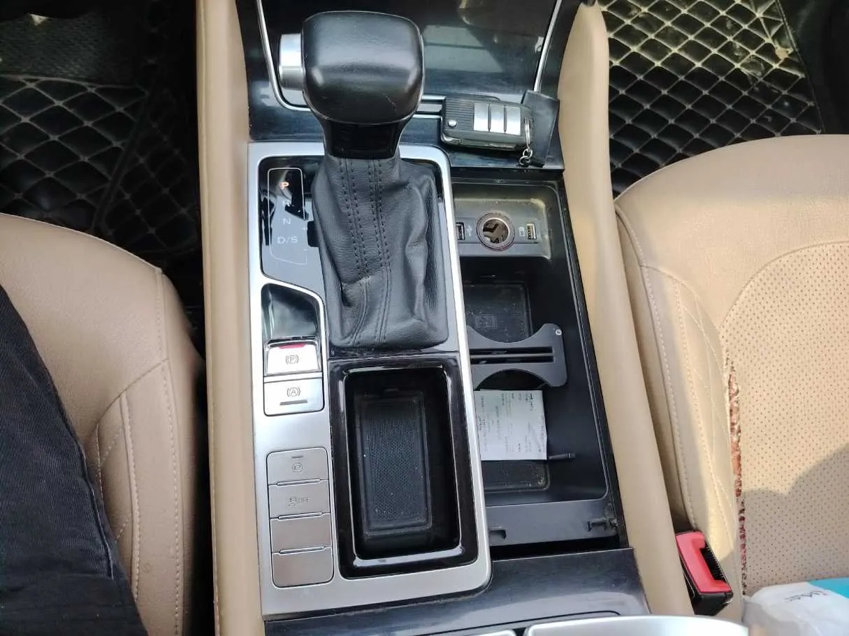 Car image 24