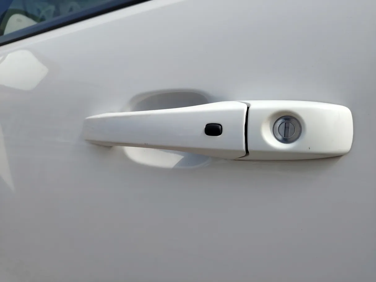 Car image 34
